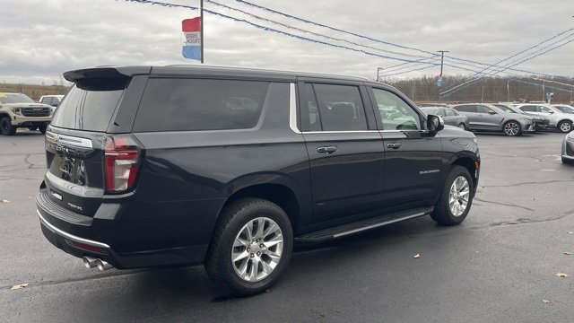 Used 2023 Chevrolet Suburban Premier image 7