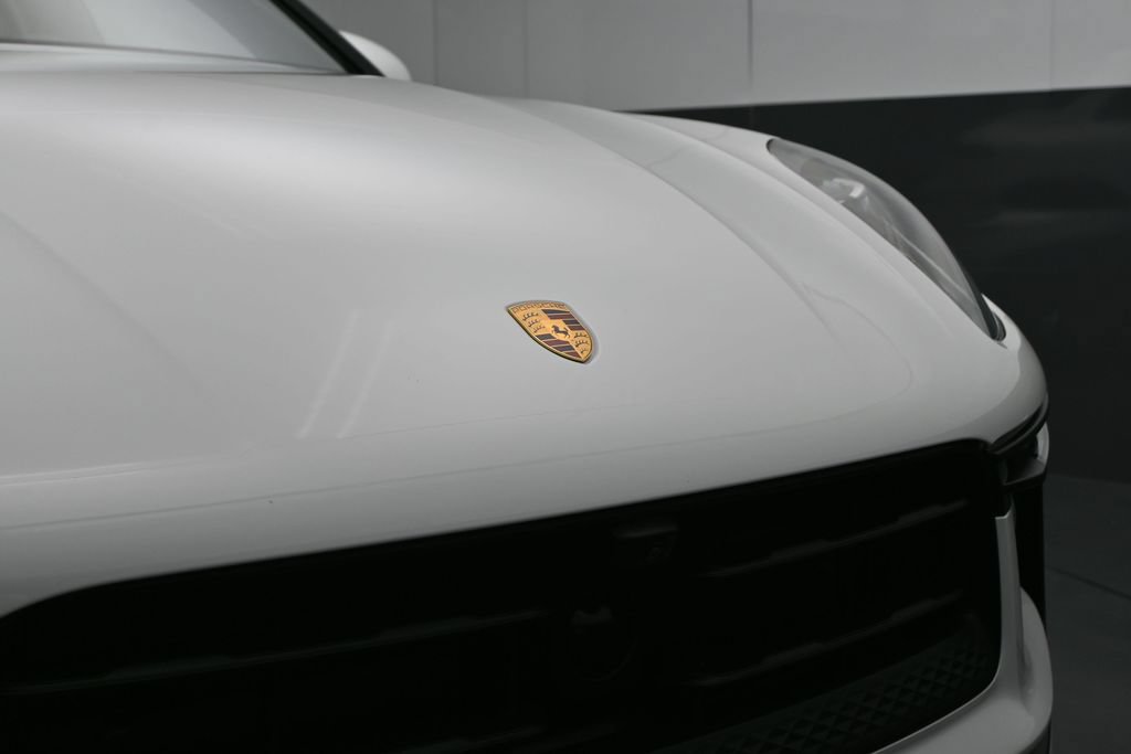 Used 2025 Porsche Macan AWD/4WD image 6