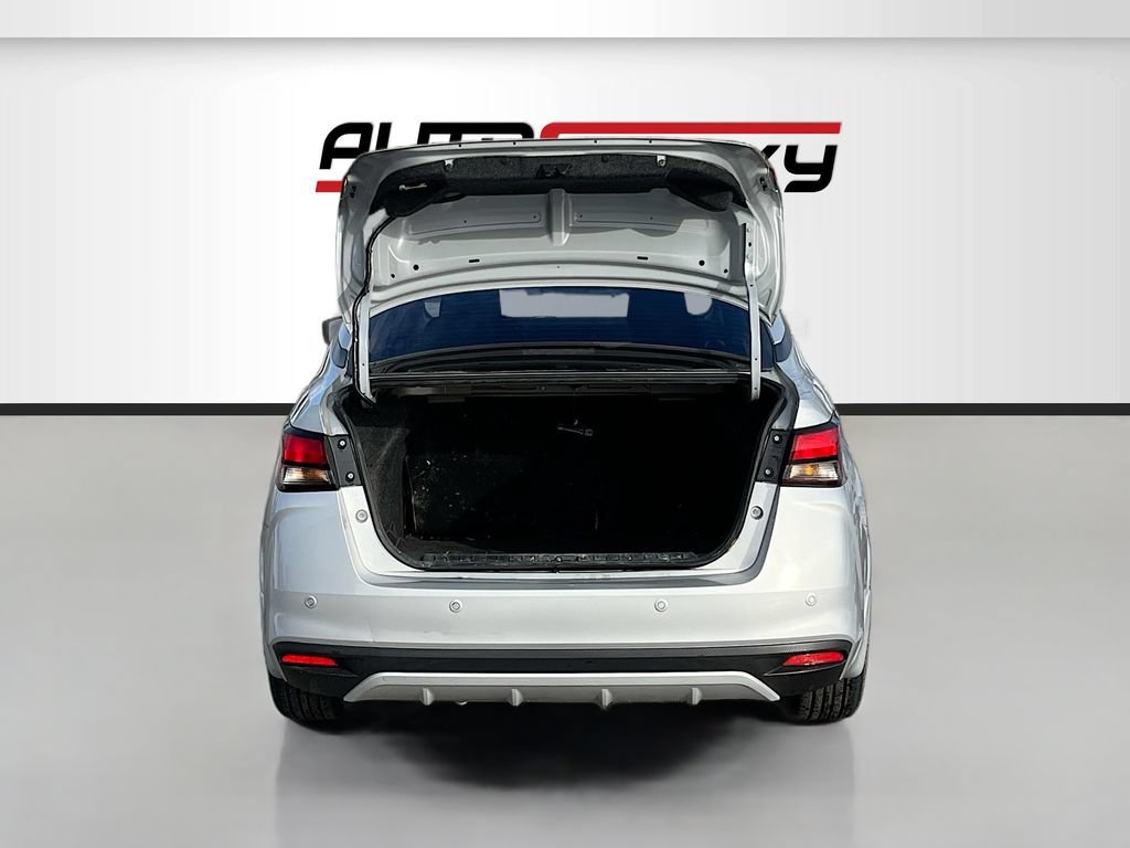 Used 2022 Nissan Versa SV FWD image 25