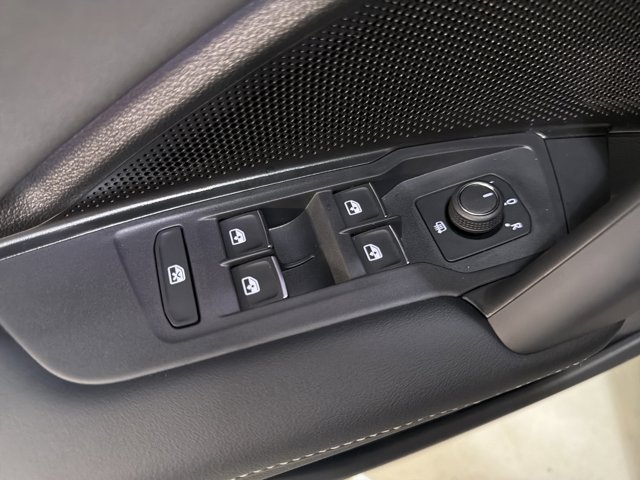 New 2026 Volkswagen Tiguan SE R-Line AWD/4WD image 19