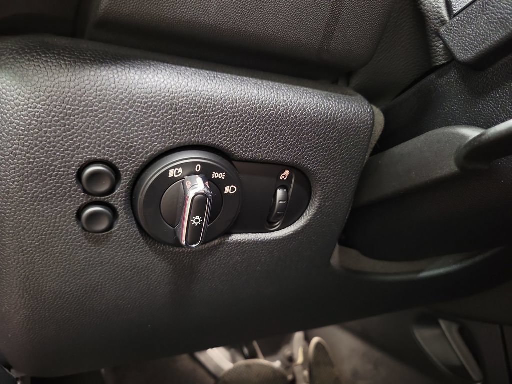 Used 2021 MINI Cooper 2-Door Hardtop FWD image 24