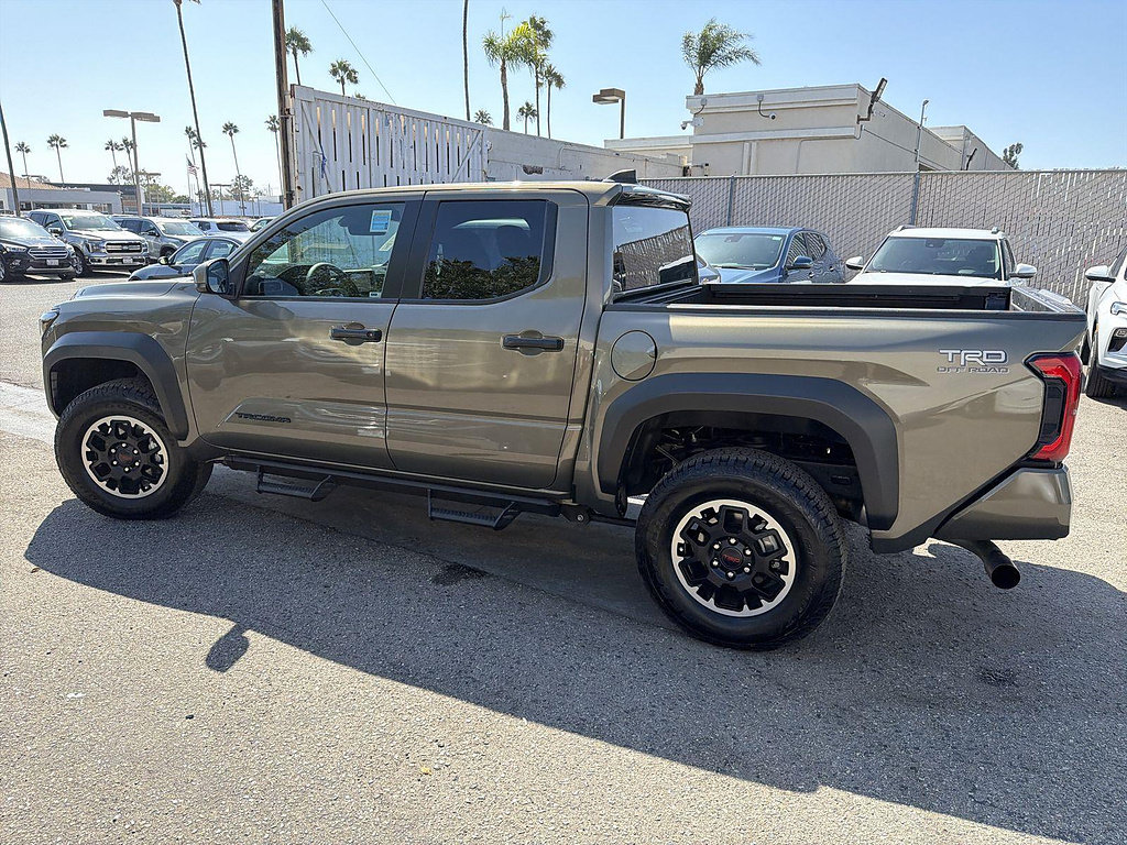 Used 2025 Toyota Tacoma TRD Off-Road AWD/4WD image 8