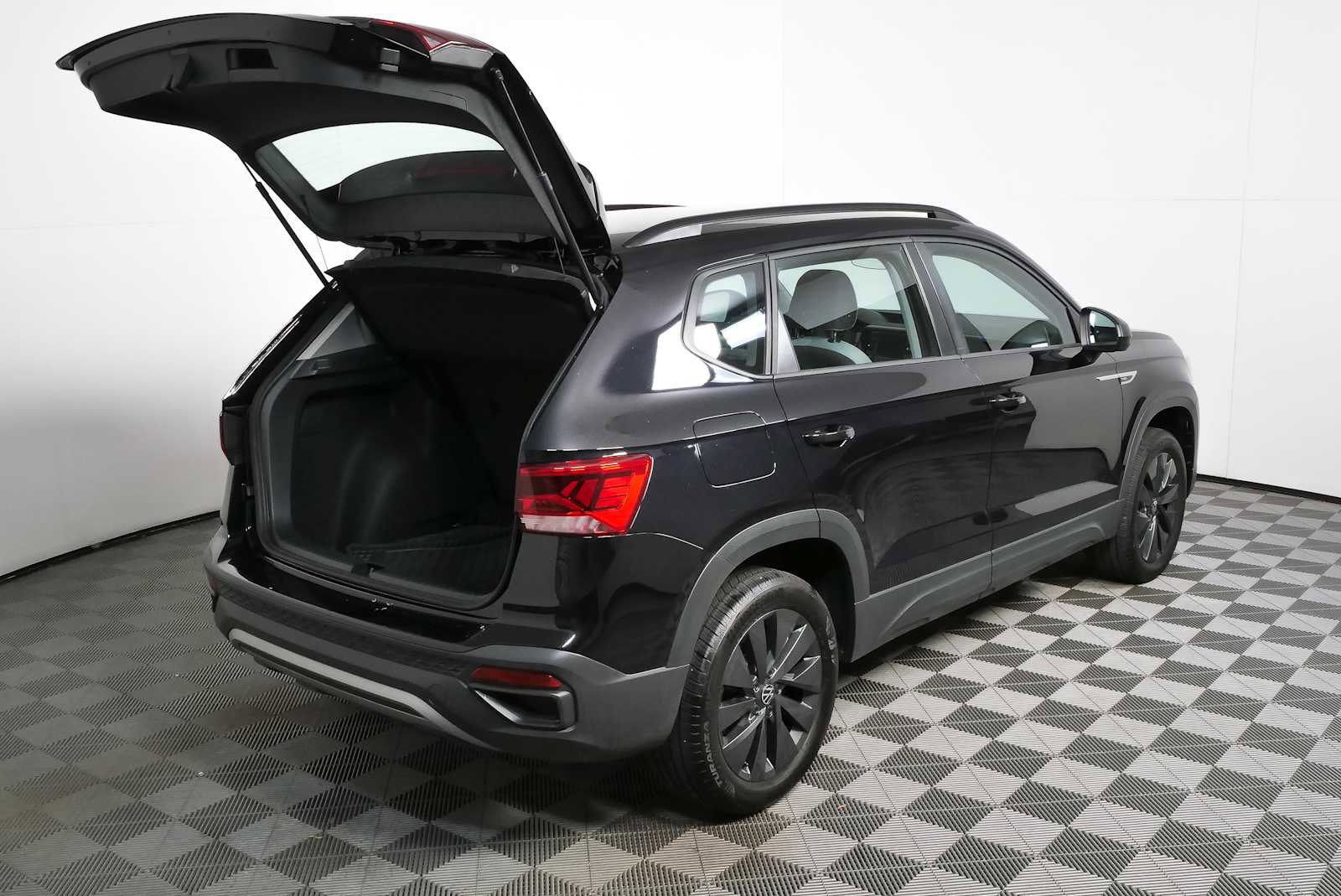 Certified 2024 Volkswagen Taos S FWD image 26