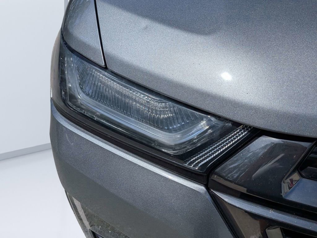 Used 2023 Chevrolet Traverse RS image 9