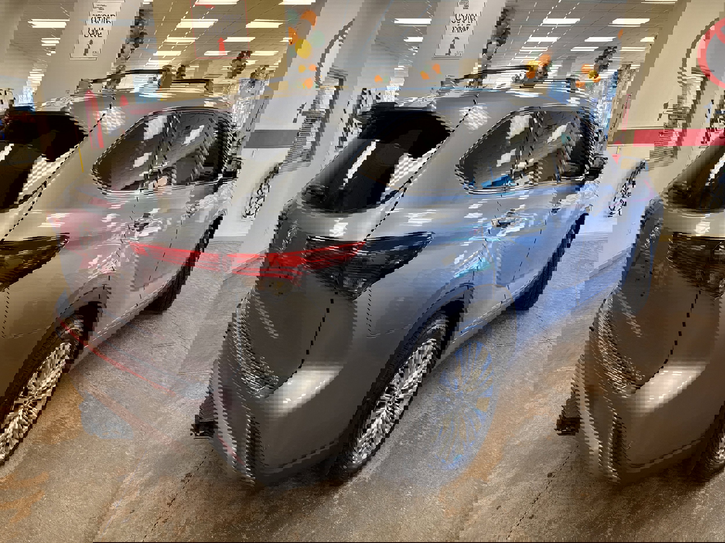 Used 2022 Toyota Highlander Platinum image 12