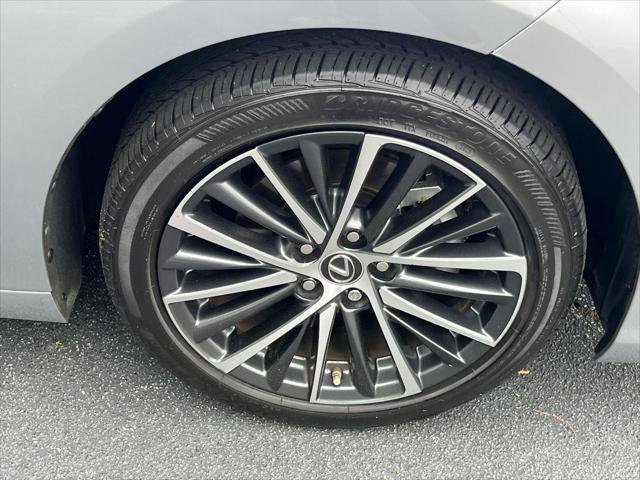 Certified 2025 Lexus ES 300h w/ Premium Package image 13