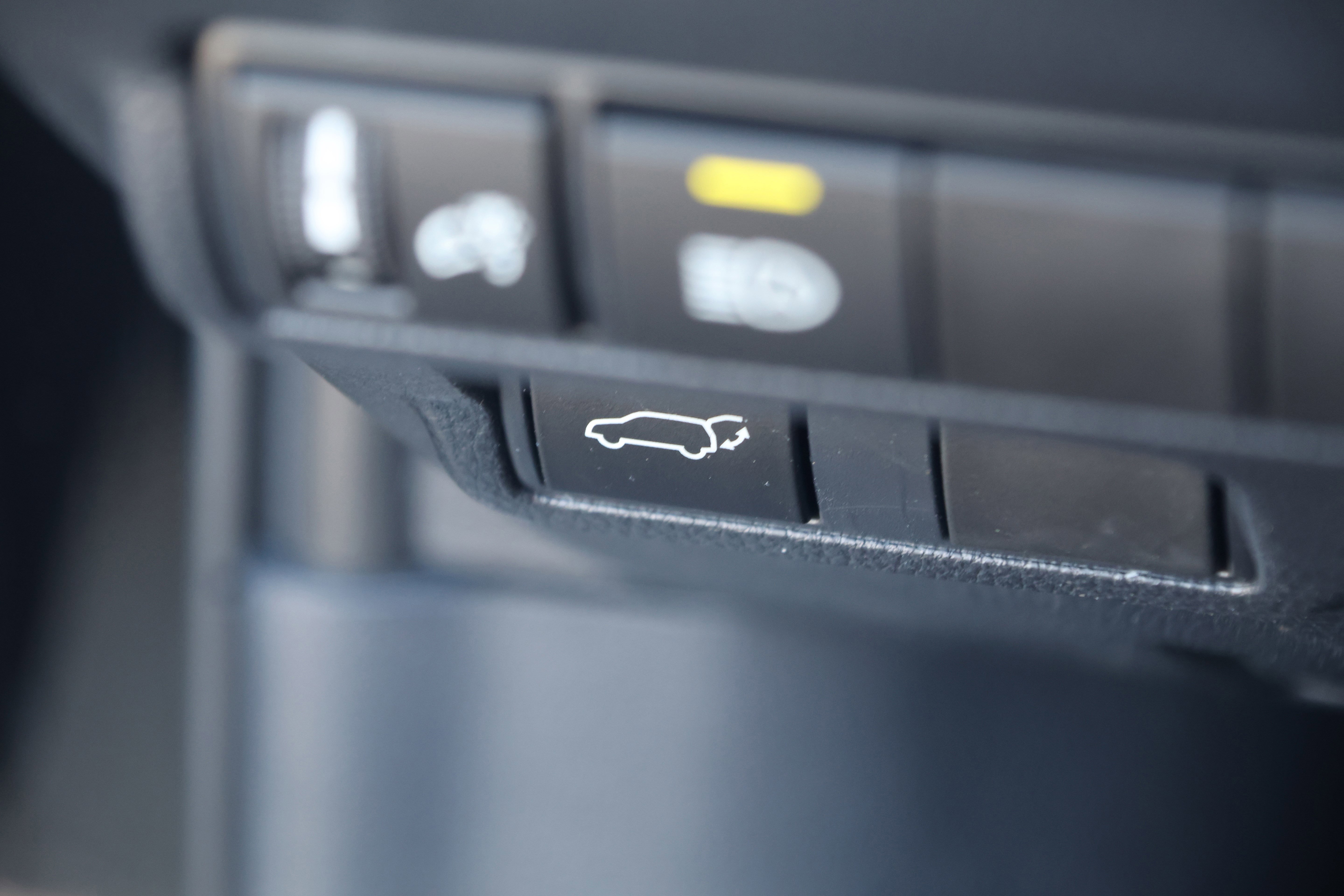 Used 2023 Toyota Corolla Cross XLE w/ Convenience Package AWD/4WD image 15