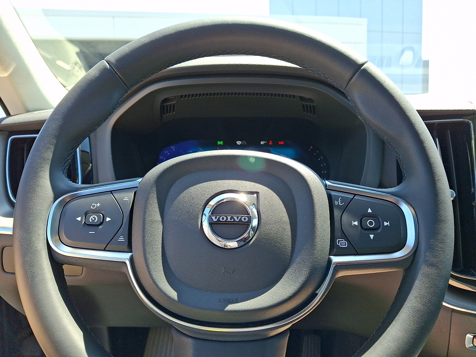 Certified 2024 Volvo XC60 B5 Core w/ Protection Package Premier AWD/4WD image 20