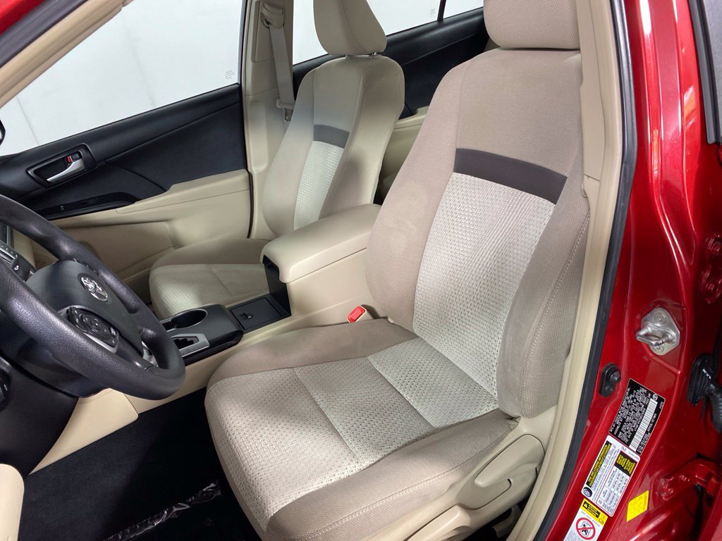 Used 2013 Toyota Camry LE FWD image 13