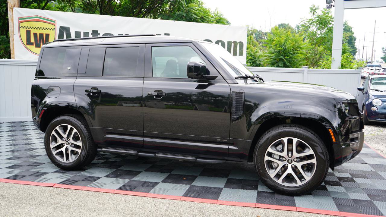 Used 2021 Land Rover Defender 110 X-Dynamic SE AWD/4WD image 5