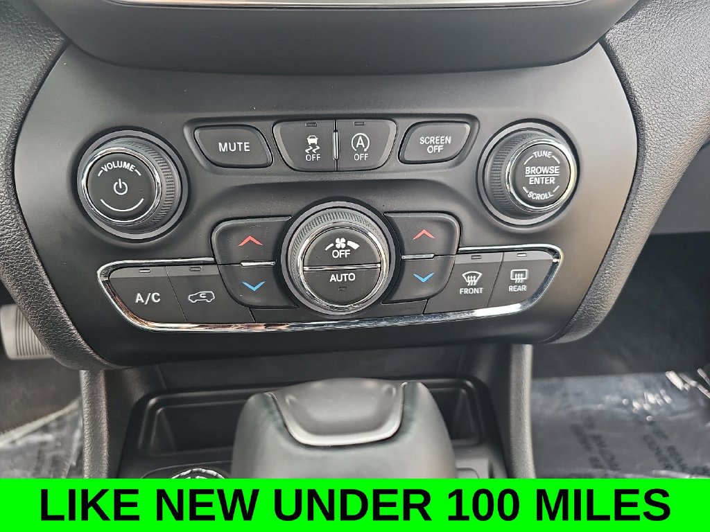 Used 2023 Jeep Cherokee Altitude Lux AWD/4WD image 21