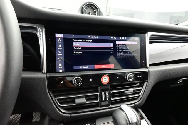 Certified 2025 Porsche Macan AWD/4WD image 10