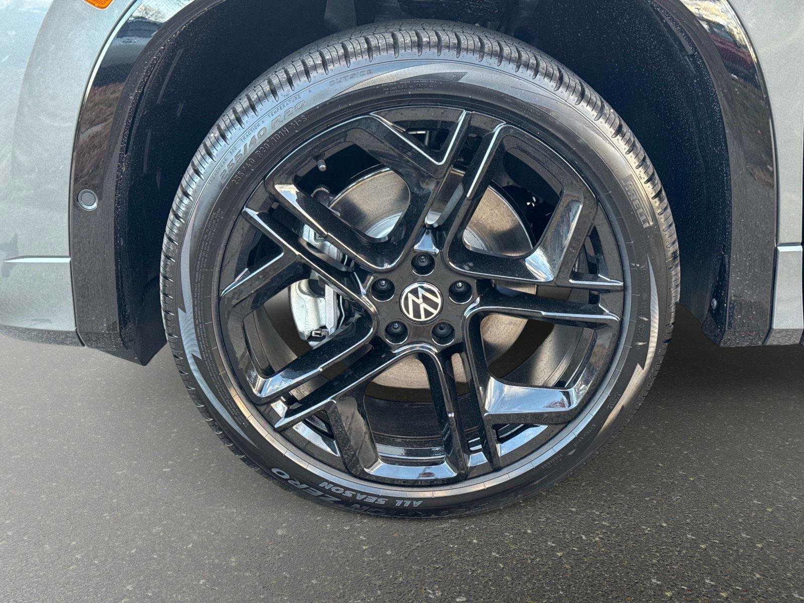 New 2026 Volkswagen Tiguan SE R-Line image 9