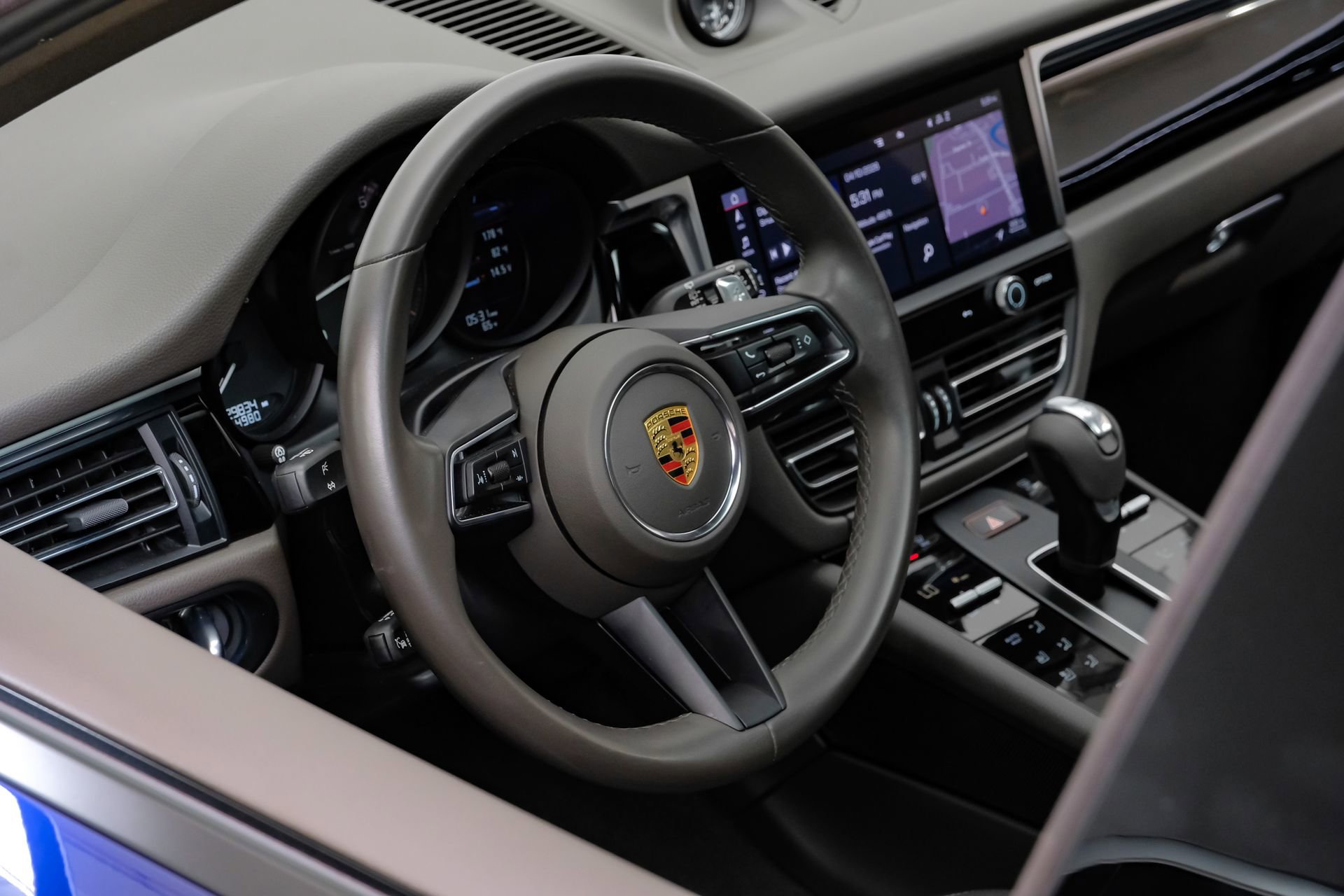 Used 2023 Porsche Macan Turbo AWD/4WD image 20