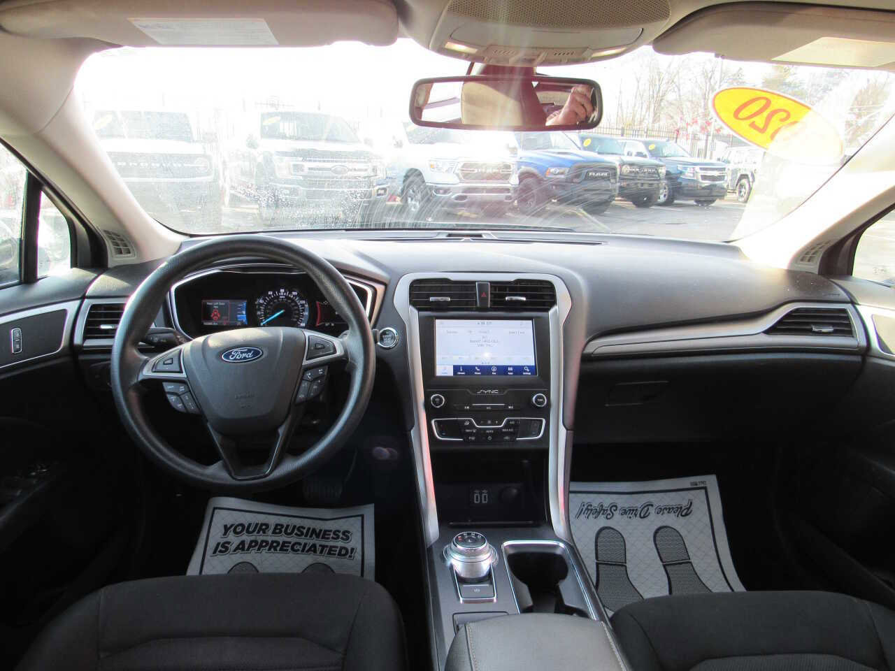 Used 2020 Ford Fusion SE FWD image 11