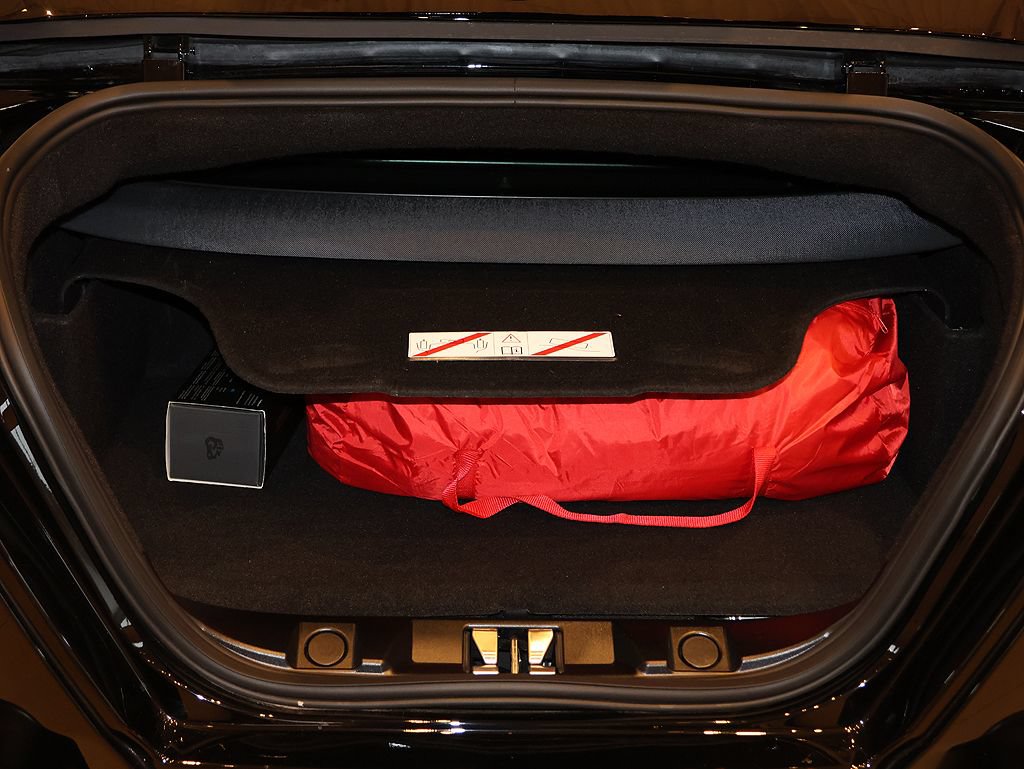 Certified 2025 Ferrari Roma Spider RWD image 40