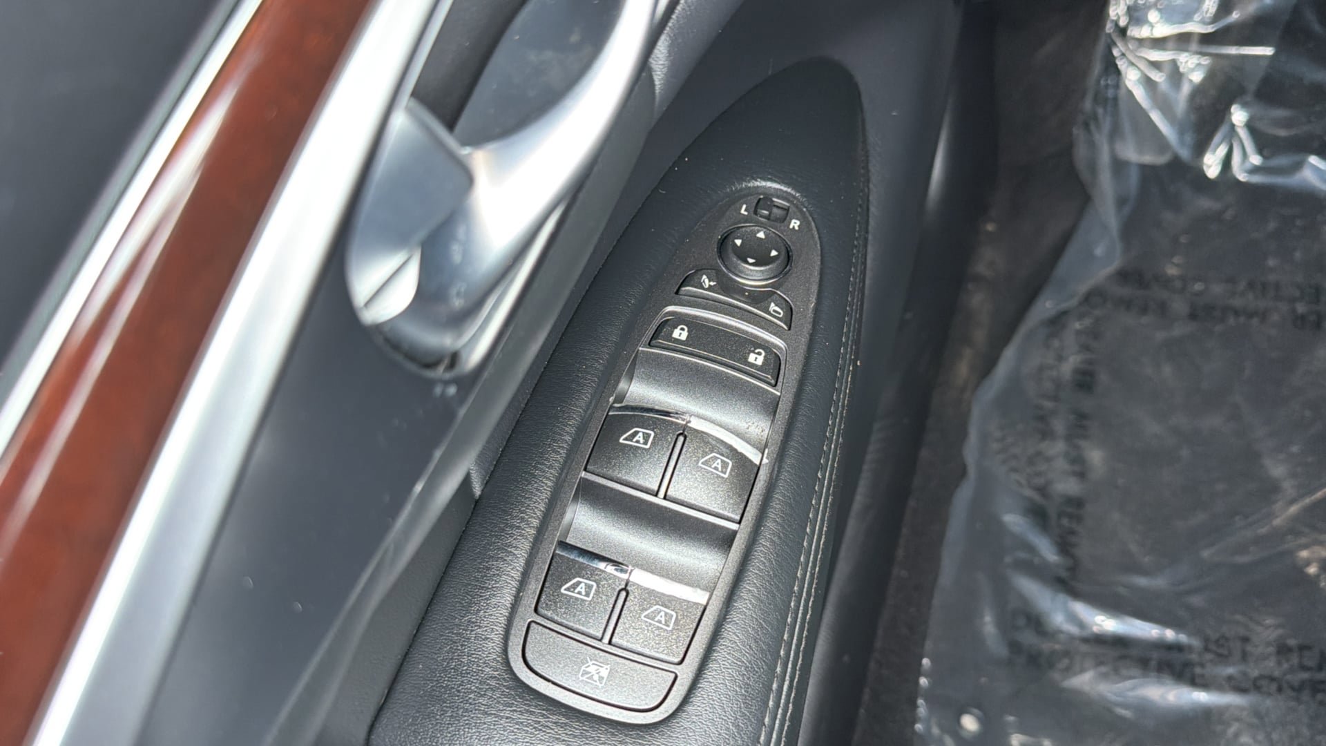 Used 2011 INFINITI M37 w/ Premium Pkg RWD image 19