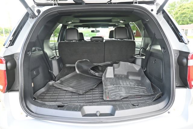Used 2017 Ford Explorer XLT w/ Equipment Group 202A AWD/4WD image 22