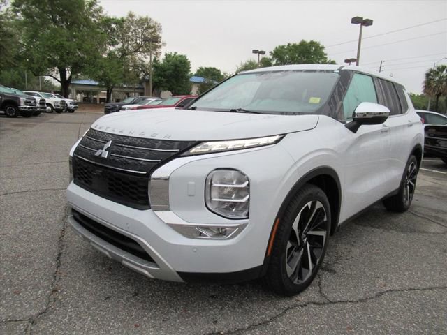 Used 2022 Mitsubishi Outlander SE image 3