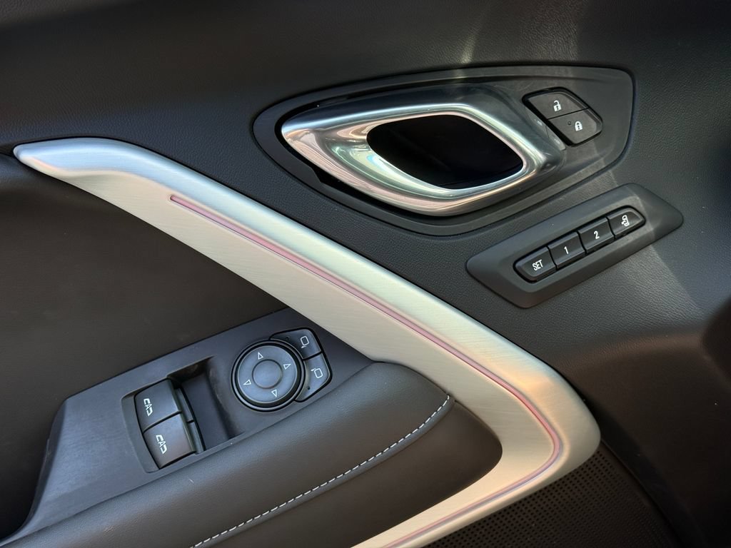 Used 2022 Chevrolet Camaro SS RWD image 5