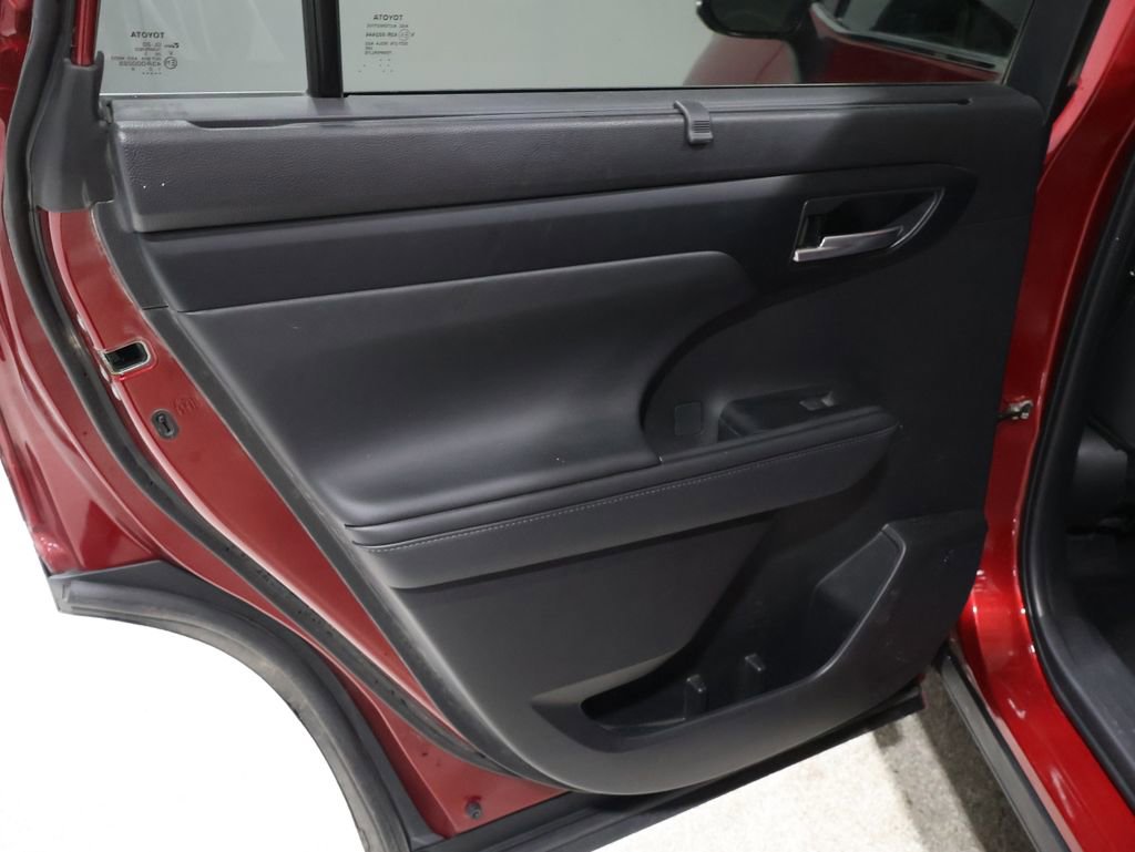Used 2024 Toyota Highlander XLE image 19