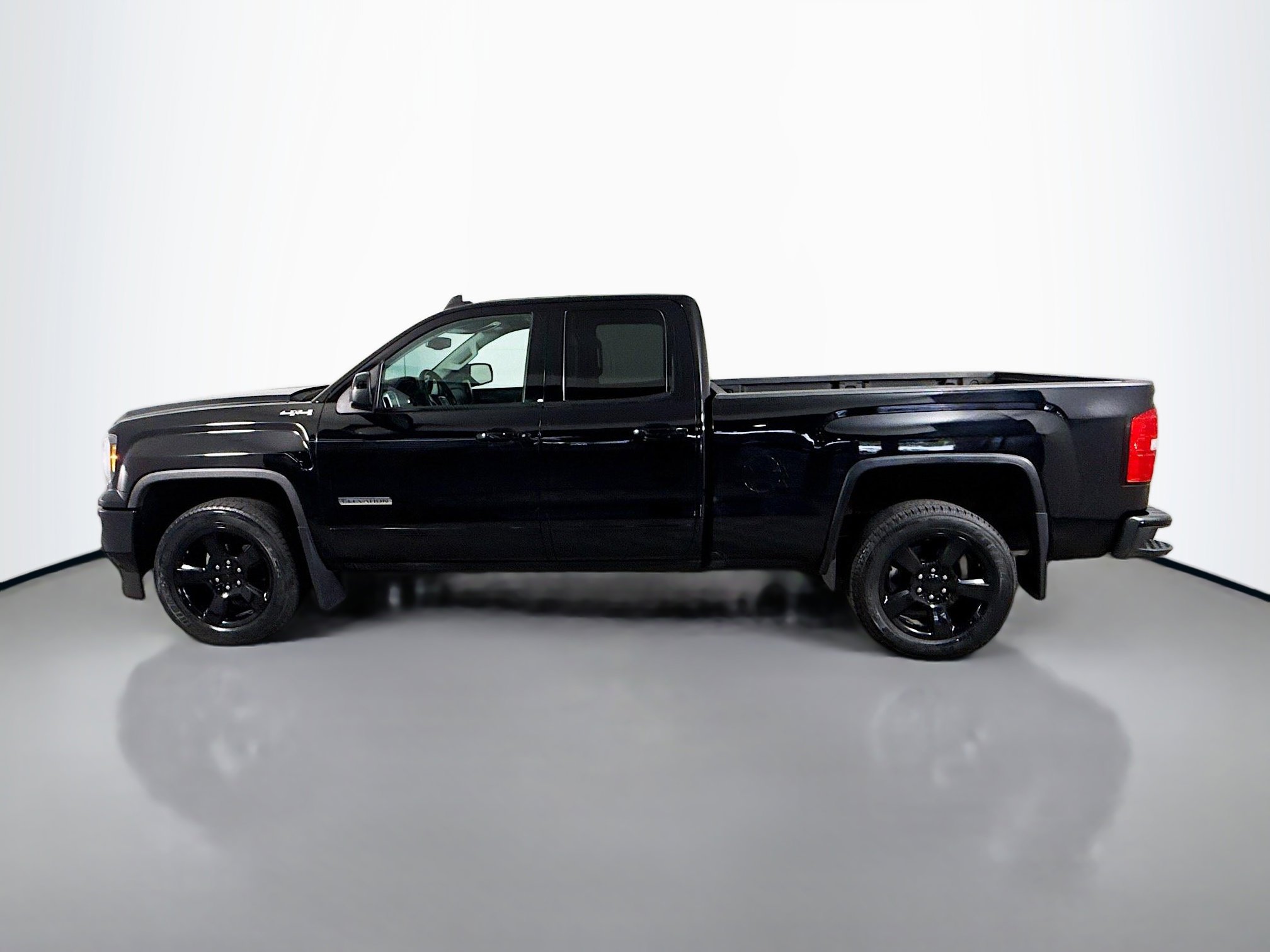 Used 2017 GMC Sierra 1500 SLE w/ SLE Value Package image 6