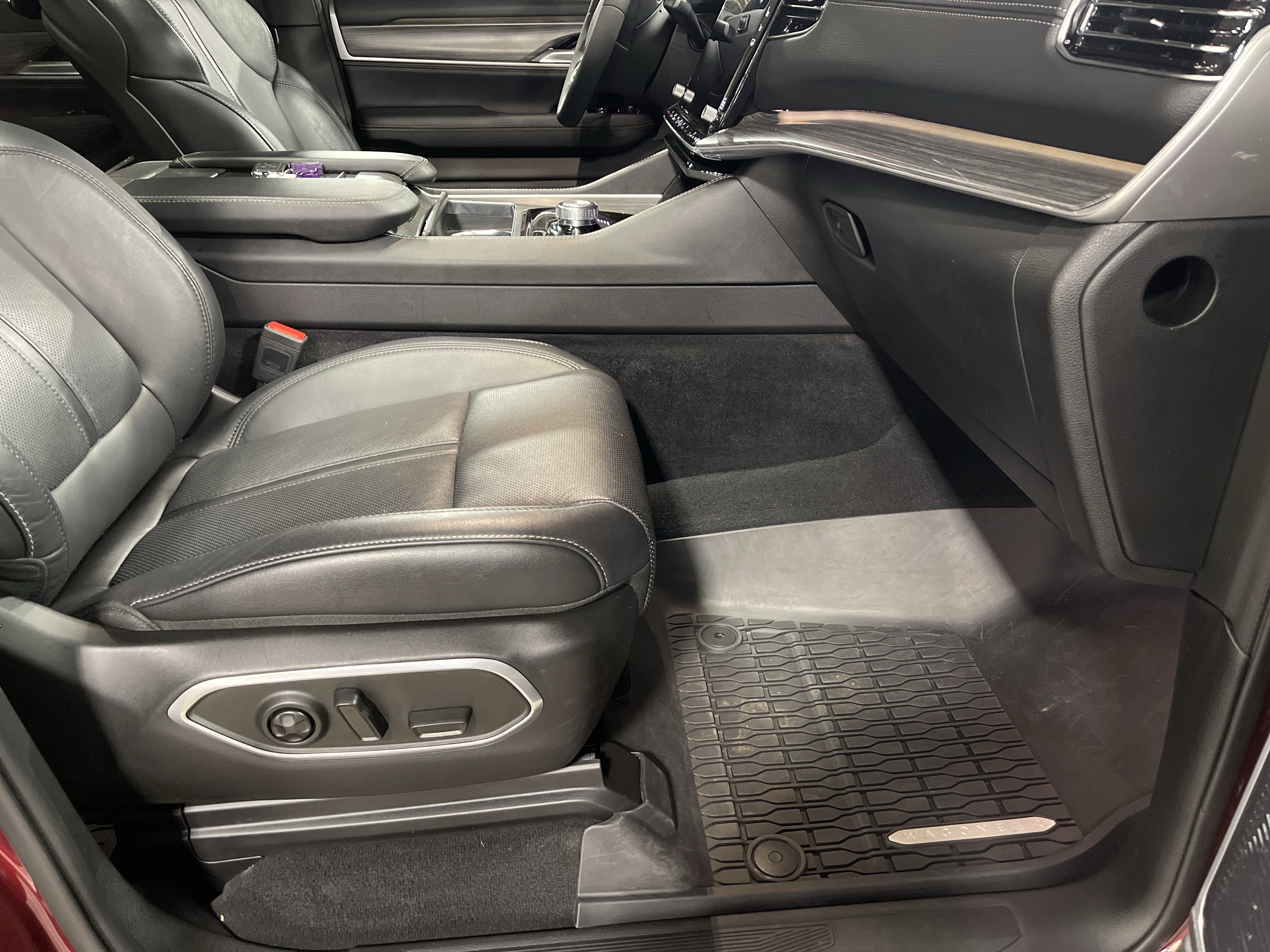 Used 2024 Jeep Wagoneer Series III w/ Premium Group I image 15