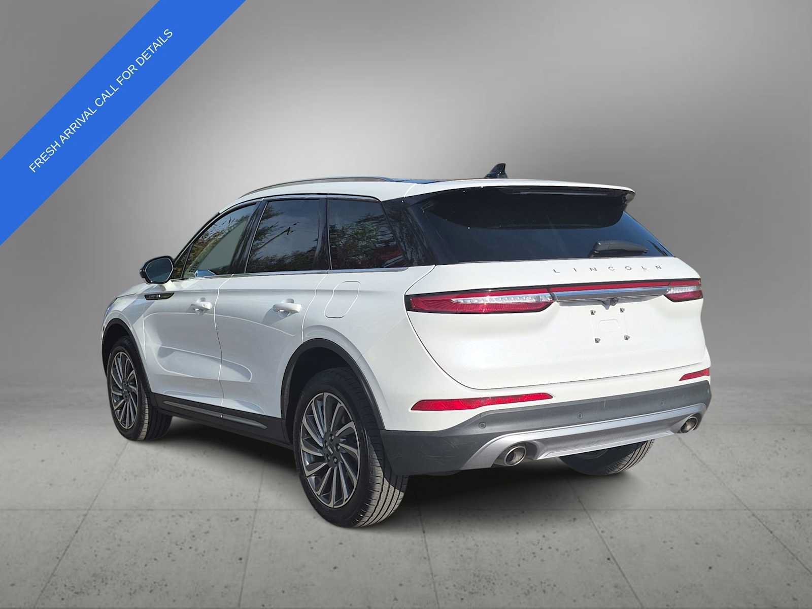 Used 2023 Lincoln Corsair Reserve w/ Equipment Group 201A FWD image 6