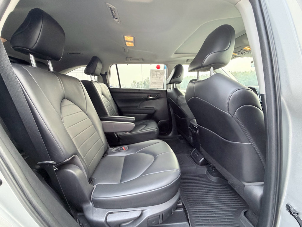 Used 2021 Toyota Highlander XLE image 25