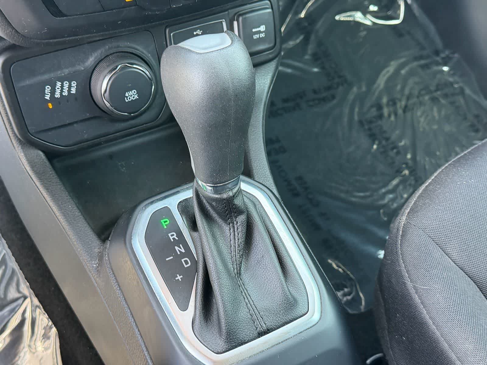 Used 2019 Jeep Renegade Latitude w/ Popular Equipment Group AWD/4WD image 30