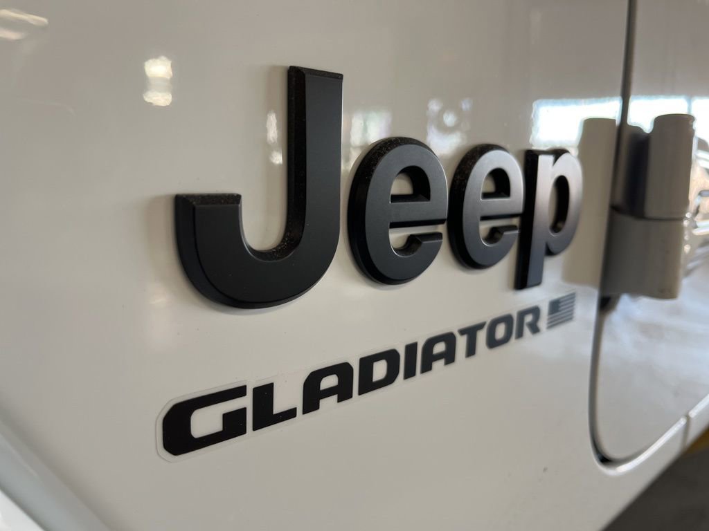New 2026 Jeep Gladiator Sport AWD/4WD image 17