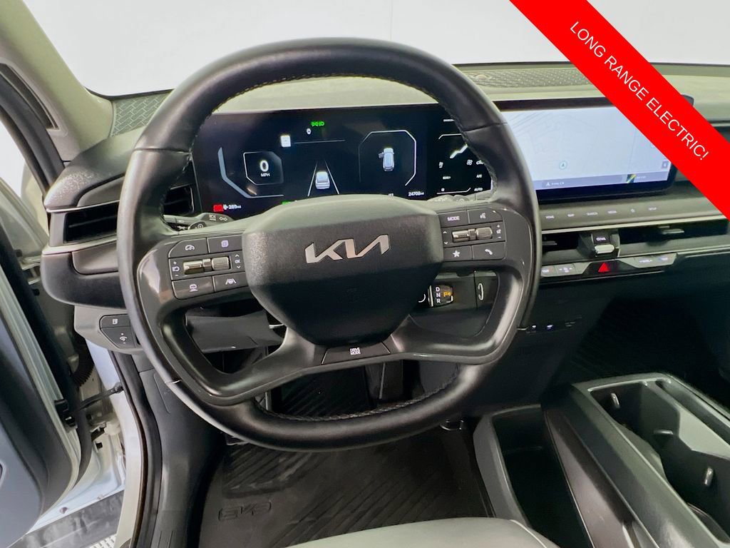 Used 2024 Kia EV9 Light Long Range RWD image 12