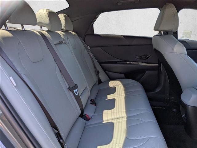 Used 2024 Hyundai Elantra Limited image 22