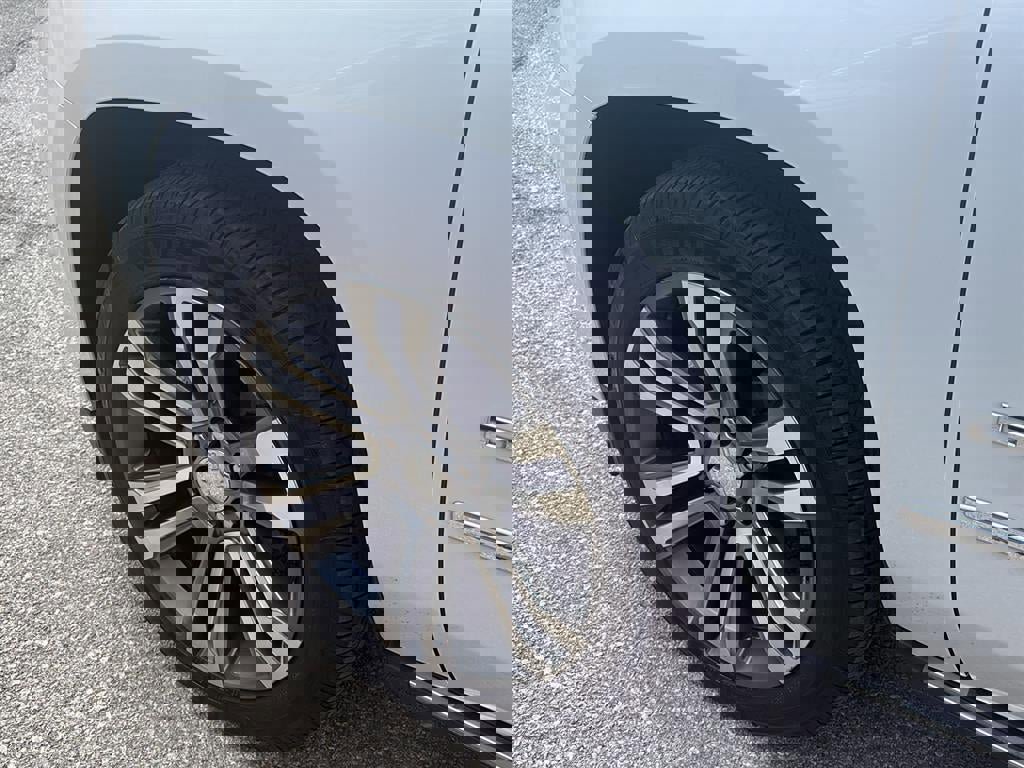 Used 2018 GMC Yukon Denali w/ Denali Ultimate Package image 12