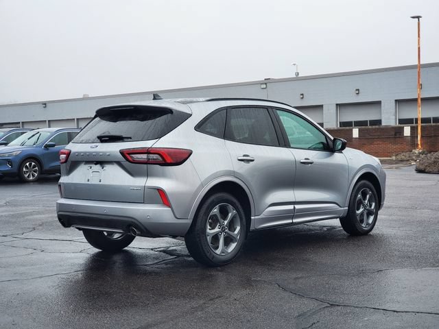 Used 2024 Ford Escape ST-Line w/ Tech Pack #1 AWD/4WD image 3