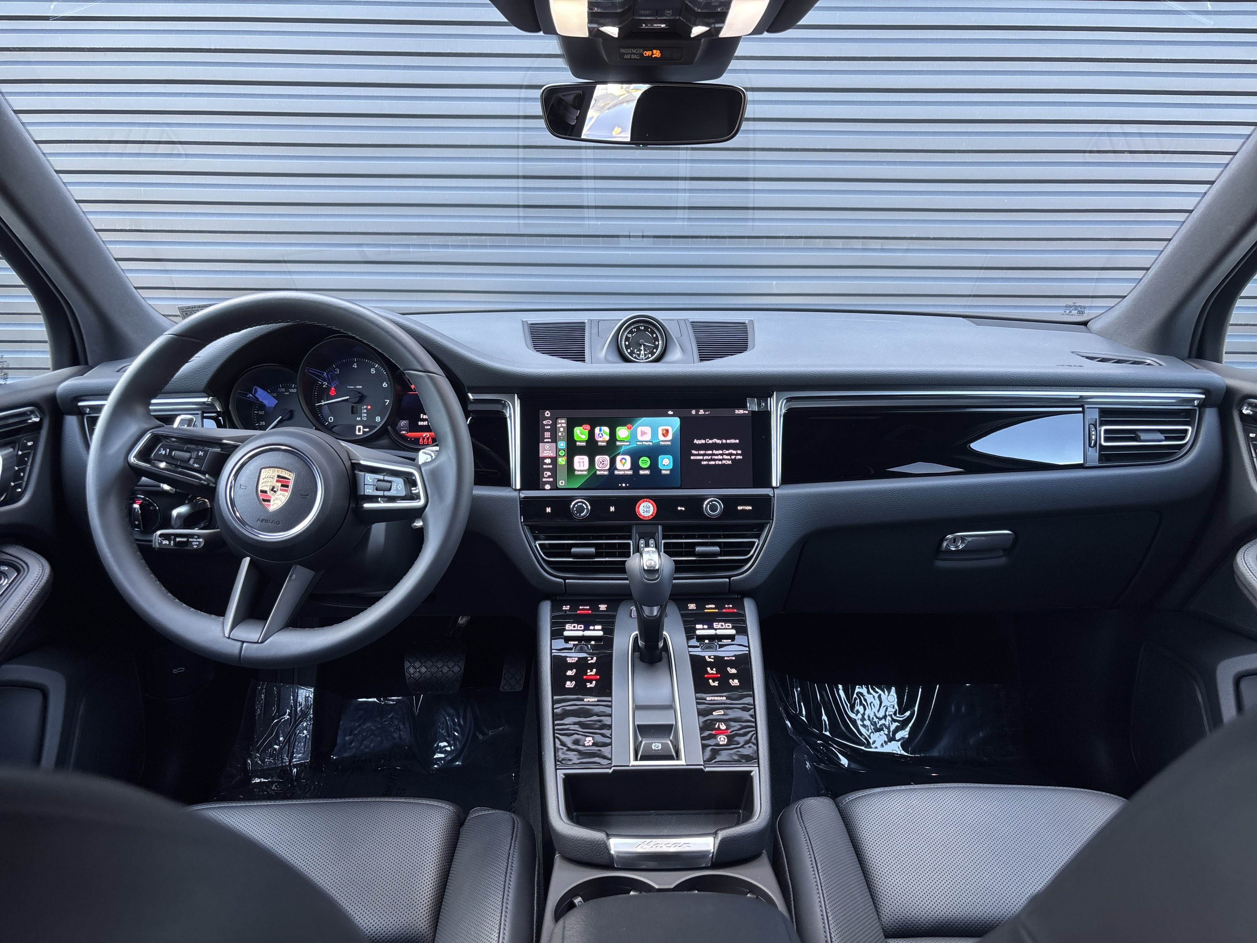 Certified 2025 Porsche Macan image 12