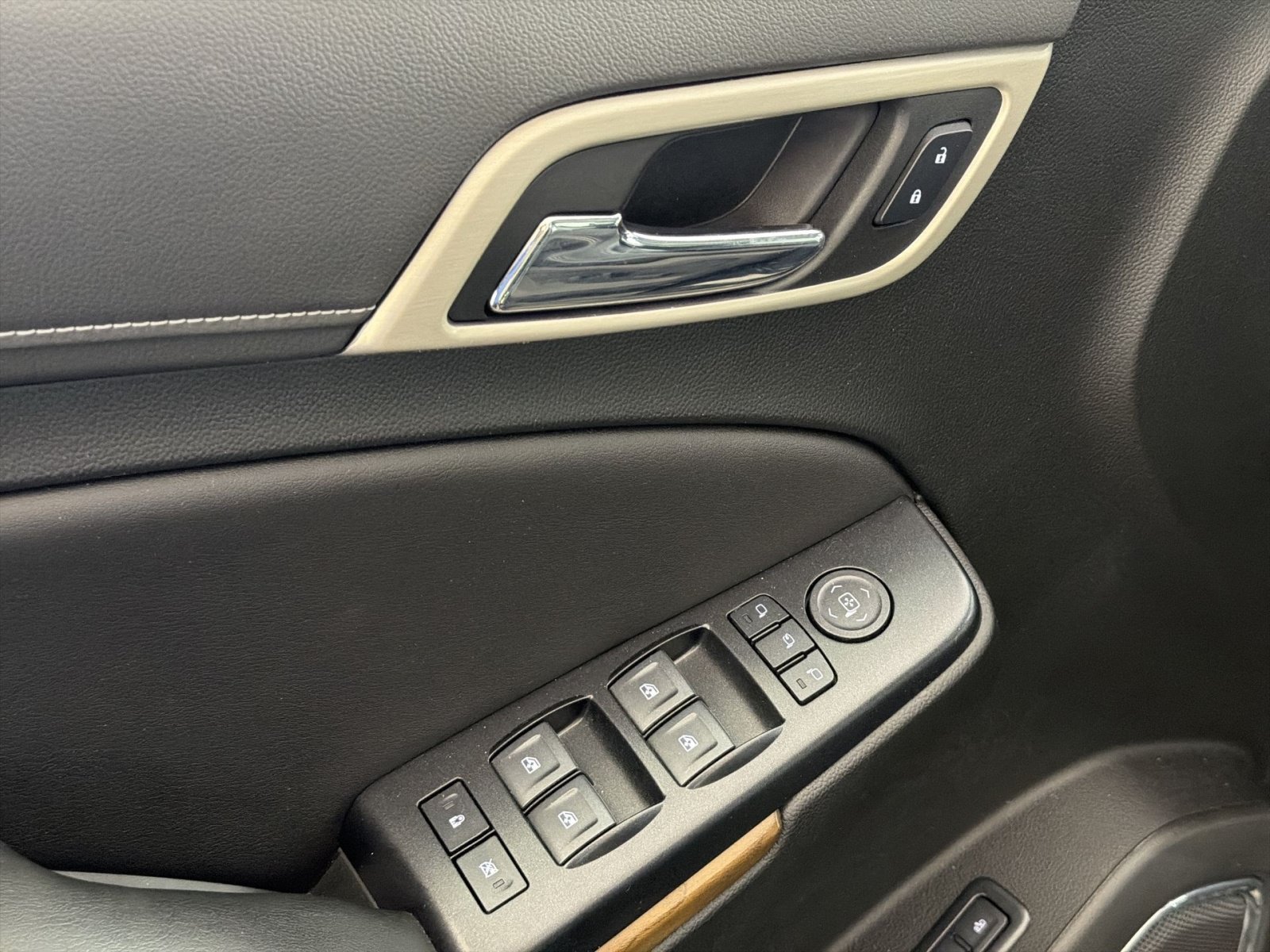 Used 2019 GMC Yukon Denali w/ Denali Ultimate Package AWD/4WD image 15