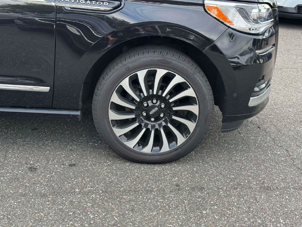 Used 2024 Lincoln Navigator Black Label AWD/4WD image 9