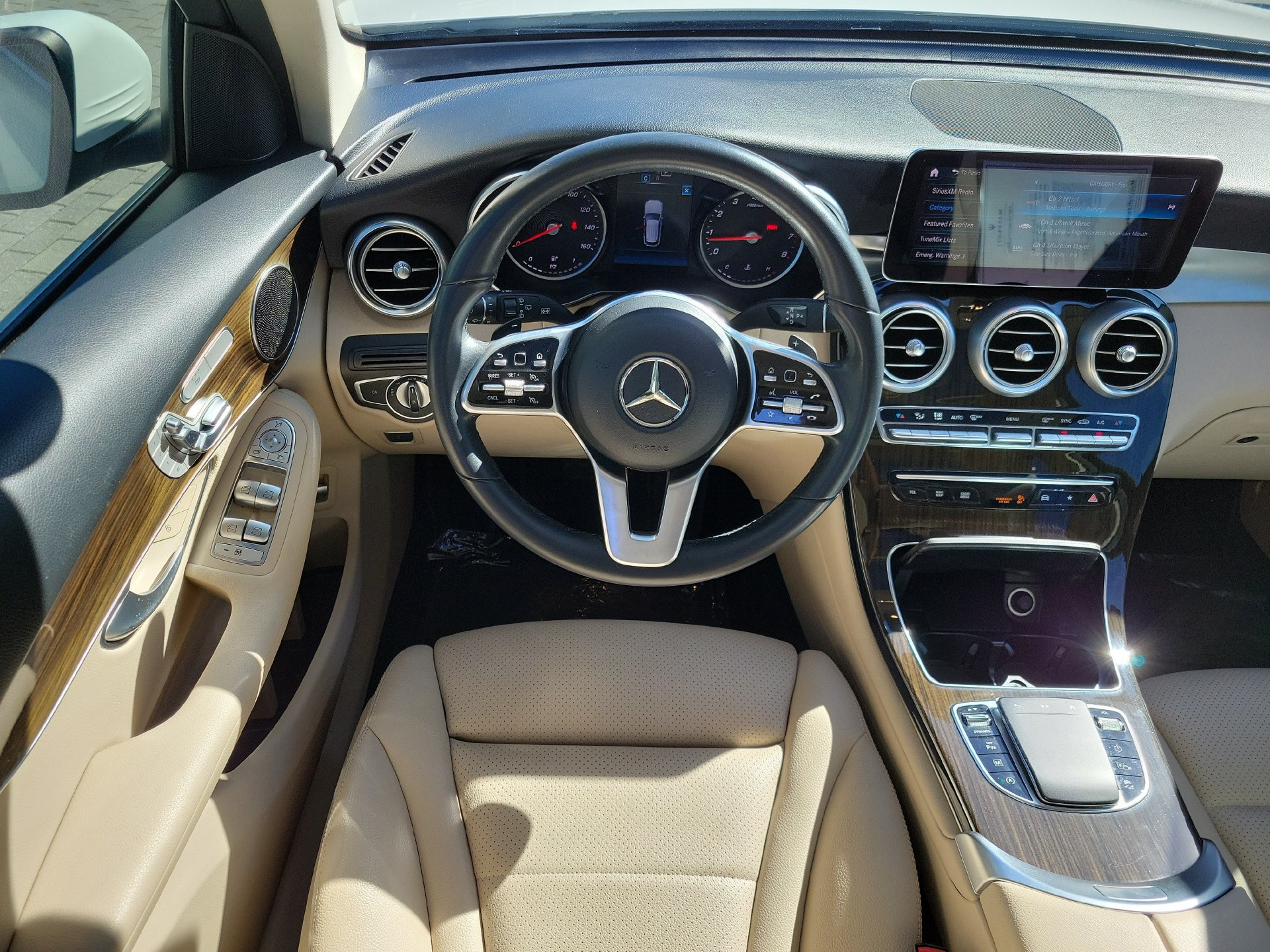 Used 2021 Mercedes-Benz GLC 300 w/ Premium Package image 26