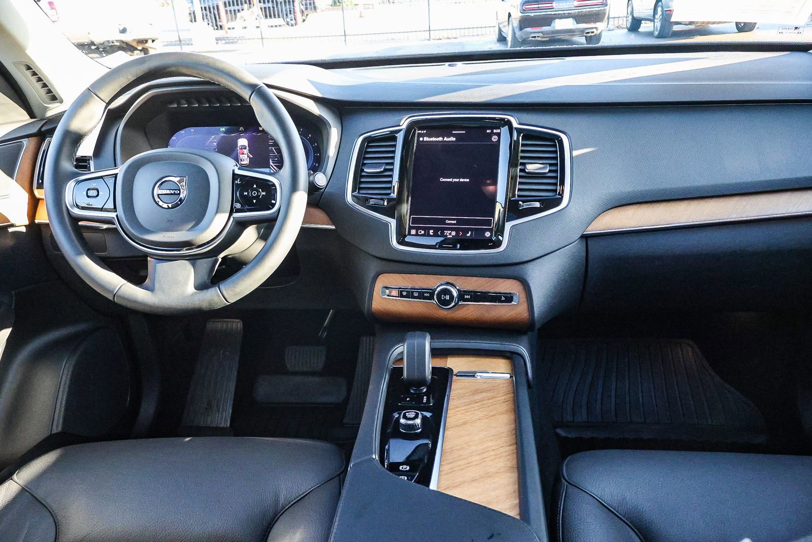 Used 2025 Volvo XC90 B5 Plus w/ Protection Package Premier image 22