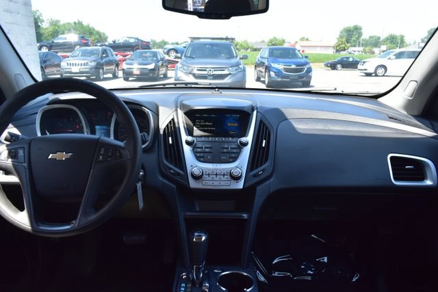 Used 2017 Chevrolet Equinox LS FWD image 31