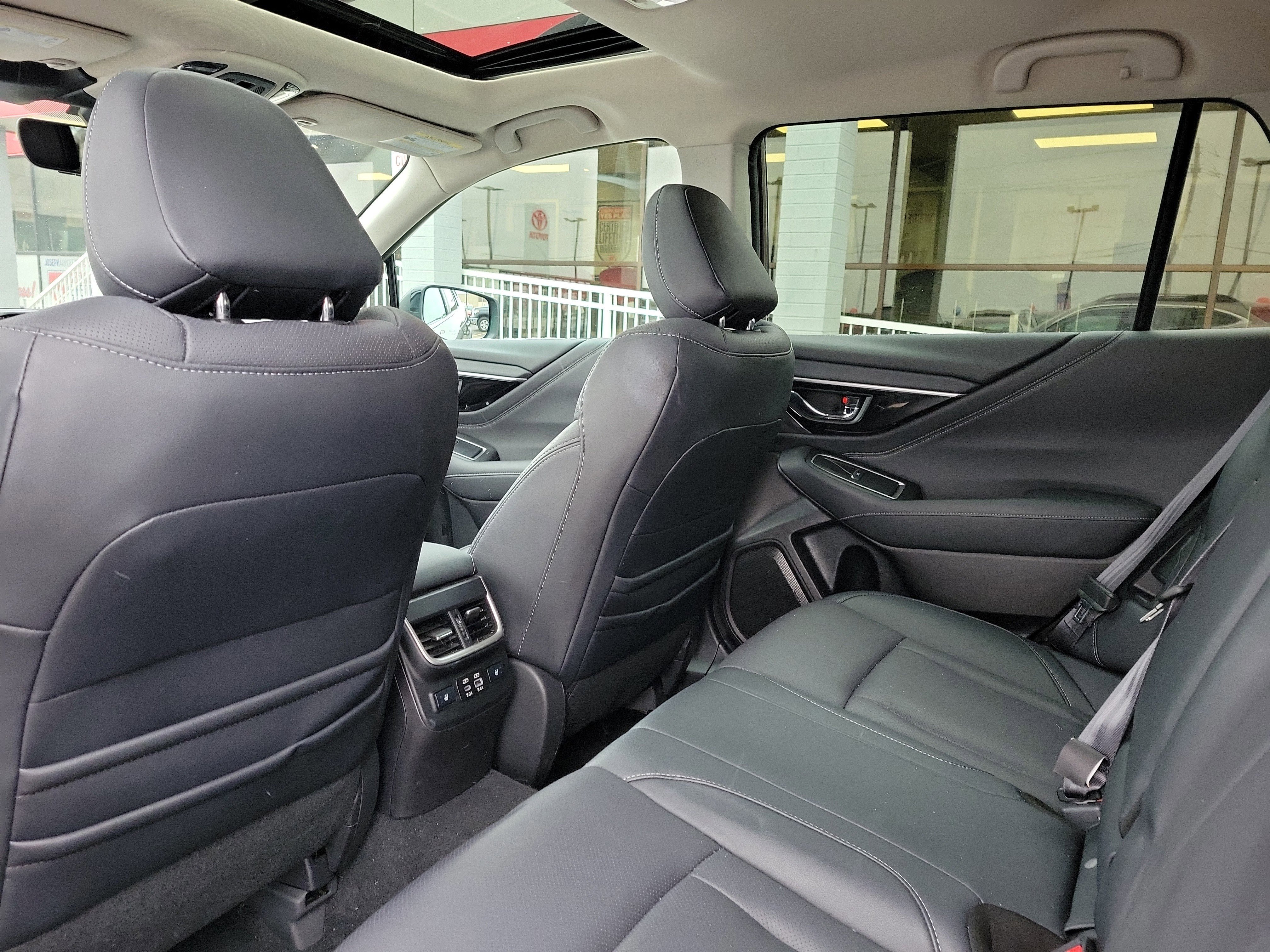 Used 2023 Subaru Outback Limited image 14