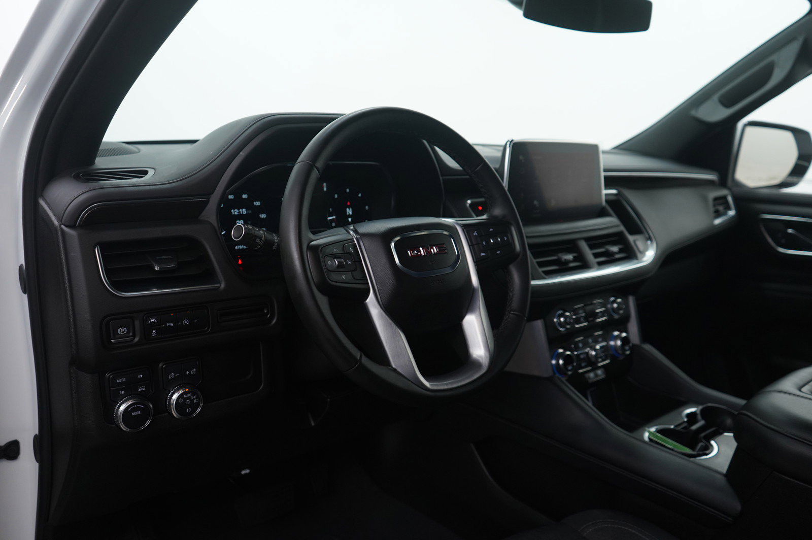 Used 2024 GMC Yukon XL SLE image 18