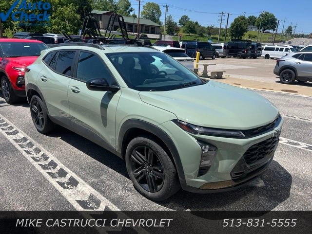 Used 2025 Chevrolet Trax ACTIV w/ Sunroof Package FWD image 2