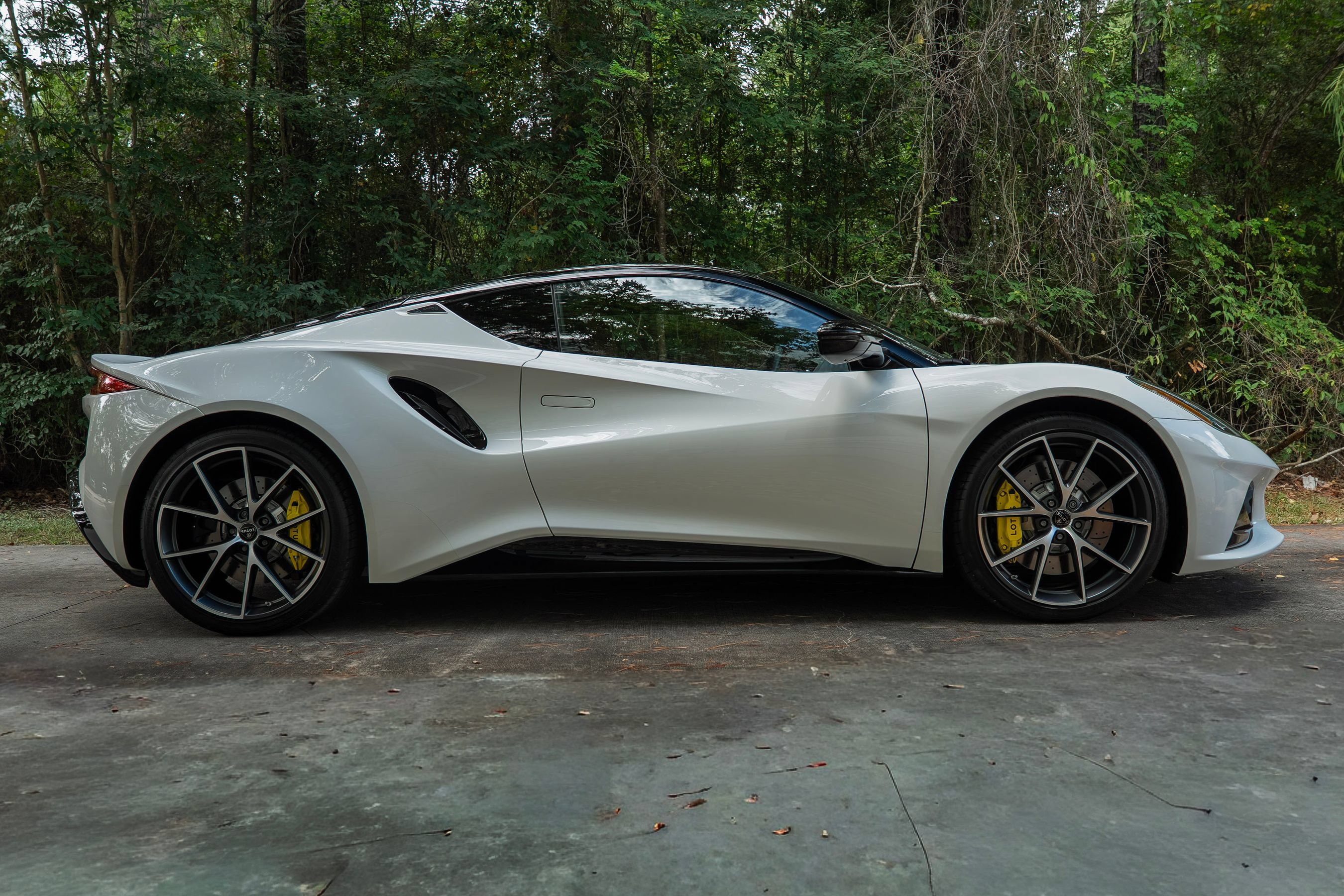 Used 2025 Lotus Emira RWD image 5