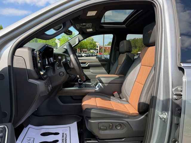 Used 2025 Chevrolet Silverado 1500 High Country w/ Technology Package AWD/4WD image 13