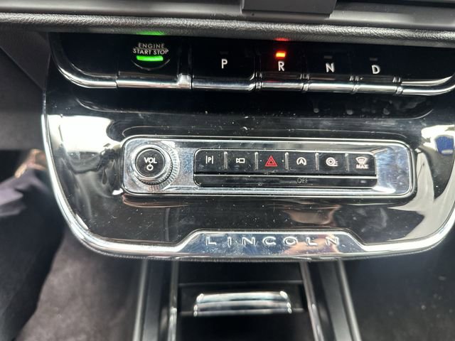 Used 2025 Lincoln Corsair AWD image 14