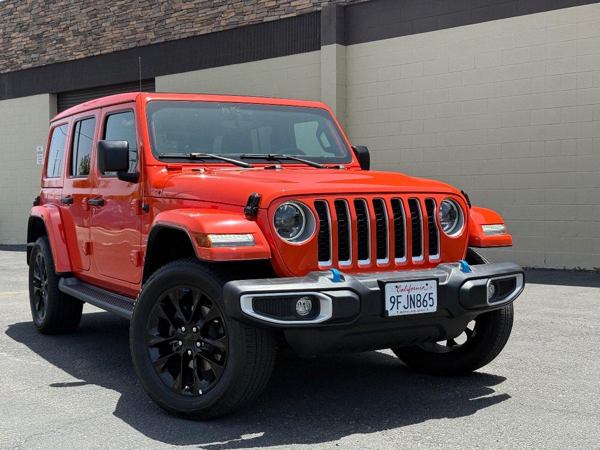 Used 2023 Jeep Wrangler Unlimited Sahara AWD/4WD image 2