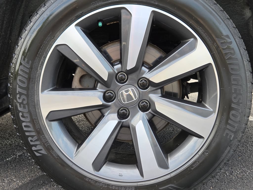 Certified 2025 Honda Pilot Touring image 19