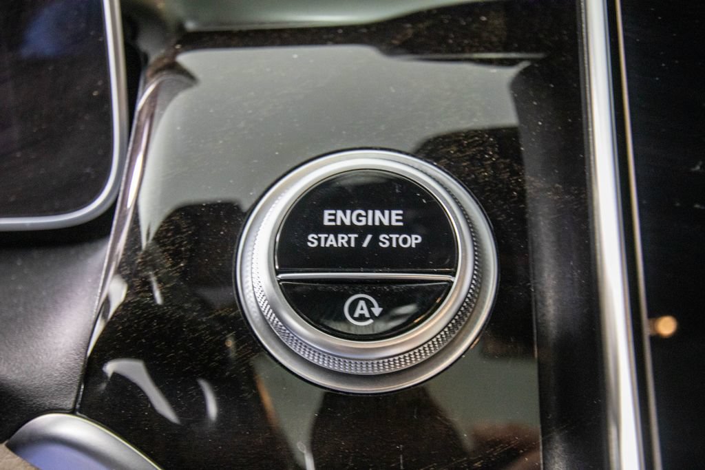 Used 2025 Mercedes-Benz GLC 300 image 25